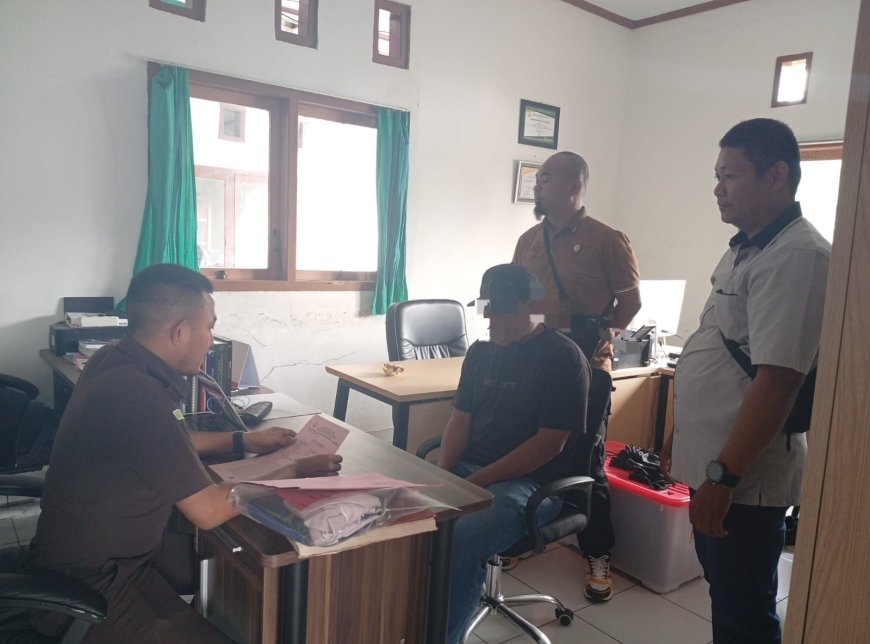 Polsek Pamona Utara Serahkan Tersangka ke Kecabjari Tentena