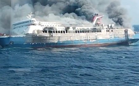 Kemenhub Kerahkan Kapal Patroli Evakuasi KM Mutiara Sentosa II Rute Surabaya-Makassr Yang Terbakar di Laut Jawa