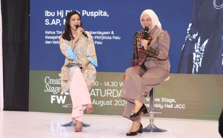 Diah Kenalkan “Ulos Simetria”, Perpaduan Ulos dengan Tenun Palu 