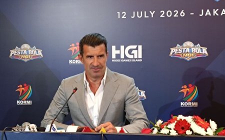 Luis Figo Desak Presiden FIFA Gianni Infantino Mundur