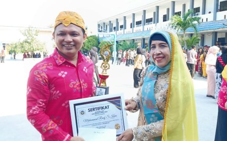 Guru dan Tendik Inspiratif SMK Negeri 2 Palu Dapat Penghargaan