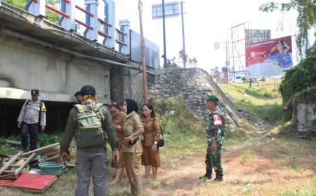 Satpol PP Tertibkan Sejumlah Bangunan Liar