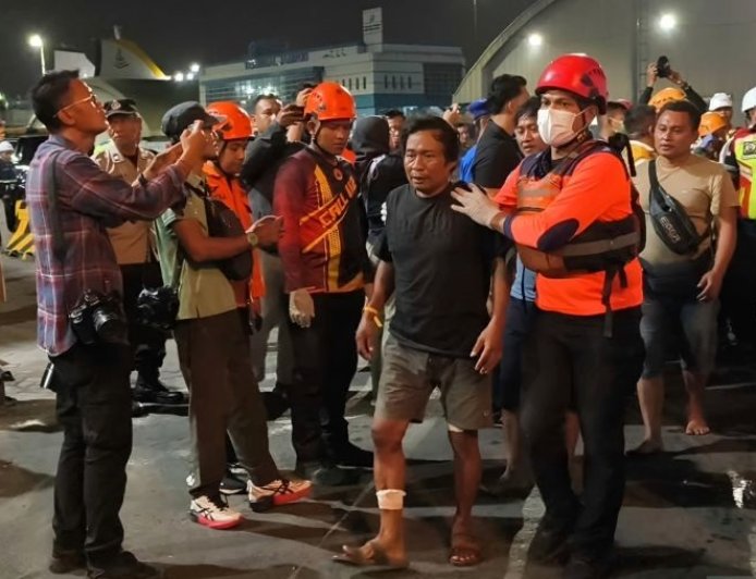Ratusan Korban Selamat KMP Mutiara Santosa 2 Sudah Tiba di Tanjung Perak