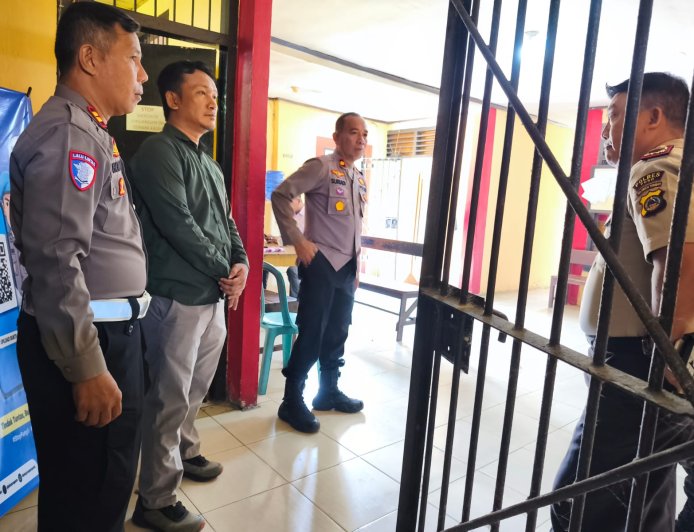 Wakapolres Pastikan Kesiapan Personel di Polsek Poso Kota