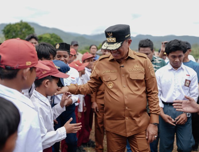 Gubernur Anwar Tinjau Pembanguan di Pelosok Touna