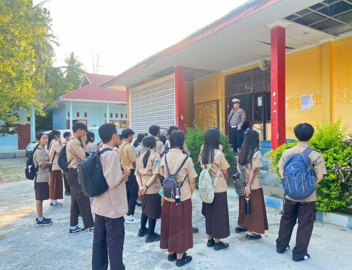 Satlantas Polres Poso Edukasi Tertib Berlalu Lintas di SMAN 1 Lage