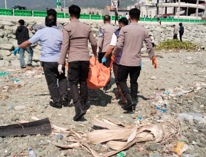 Mayat Wanita Ditemukan saat Diserang Dua Buaya di Pantai Lere
