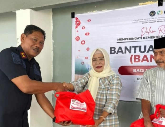 Semarak HUT Kemerdekaan Ke-81 RI , Rutan Poso Berikan Bantuan Sosial kepada Purna Bakti