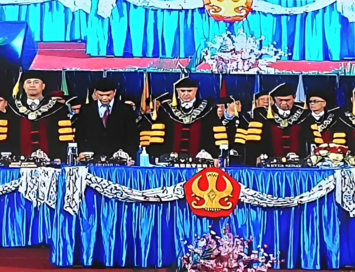 Pesan Rektor Untad Wisuda ke-137: Jadilah Pohon Peneduh