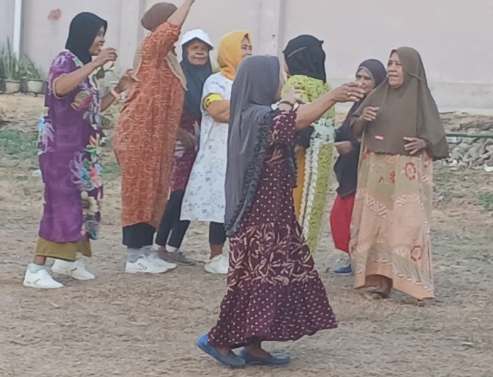 Peringatan HUT ke-81 Kemerdekaan RI, Warga Antusias Ikut Lomba Bola Dangdut