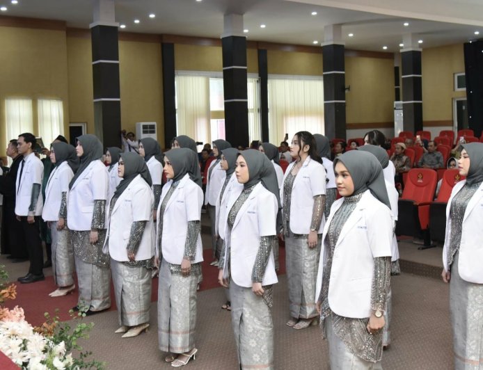 FK Untad Cetak 22 Dokter Baru