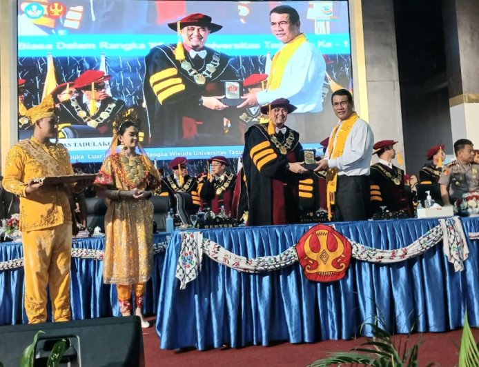 Mentan Dorong Wisudawan Untad Ciptakan Lapangan Kerja