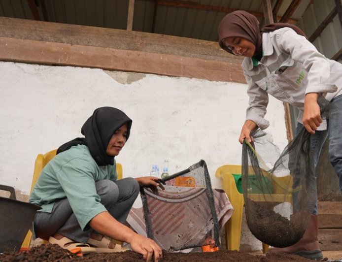 Kelompok Tani Binaan IMIP Olah Sampah Organik Jadi Bernilai