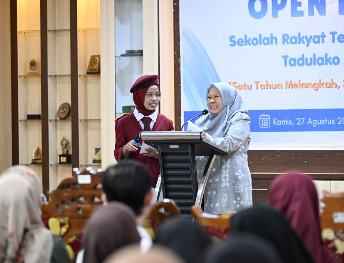 Wagub Reny Kagum Siswa Sekolah Rakyat Fasih Pidato Bahasa Asing