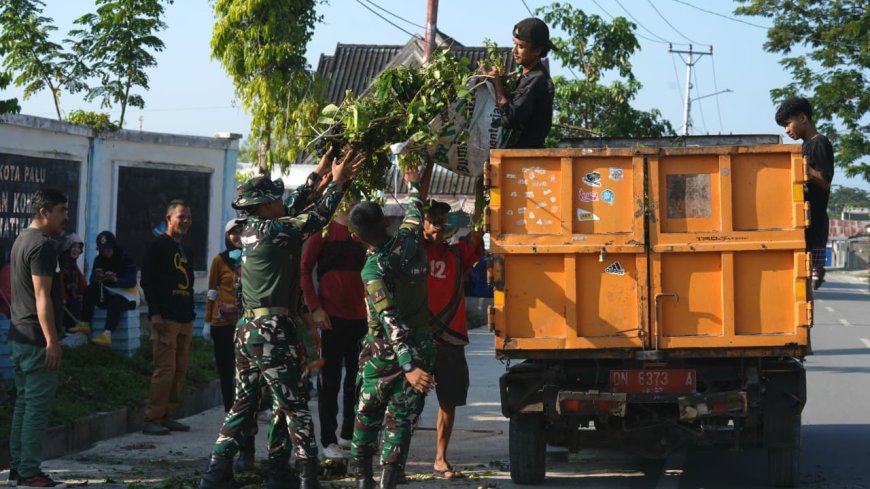Pemkot dan Kodam Palaka Wira Aksi Bersih-Bersih Lingkungan
