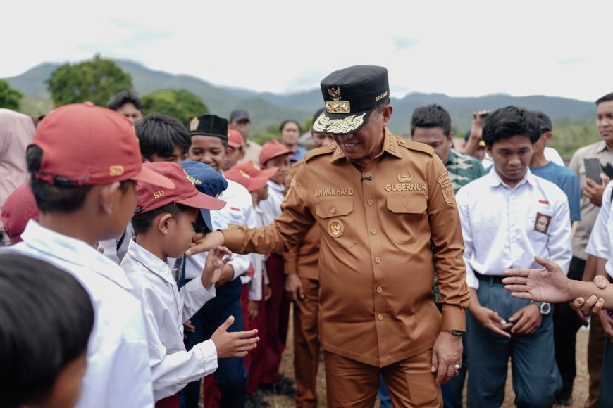 Gubernur Anwar Tinjau Pembanguan di Pelosok Touna