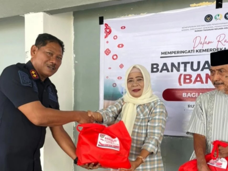 Semarak HUT Kemerdekaan Ke-81 RI , Rutan Poso Berikan Bantuan Sosial kepada Purna Bakti