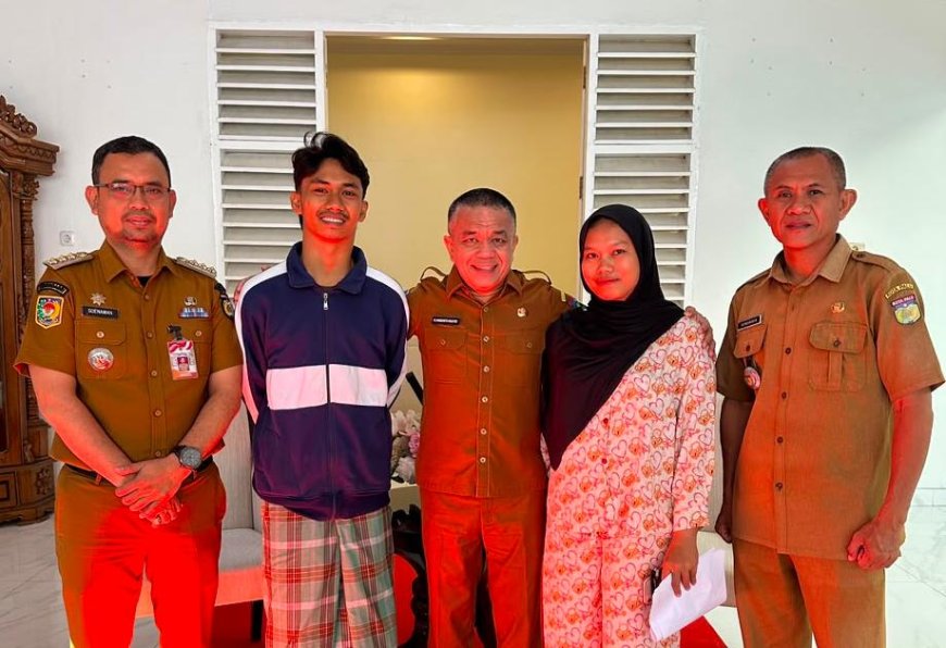 Hadianto Bantu Korban Yang Kios dan Motornya Terbakar