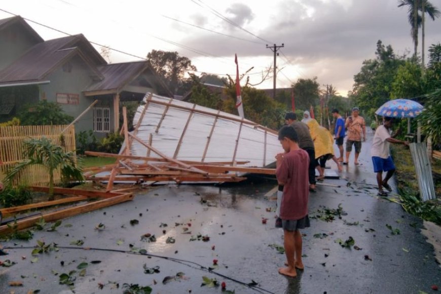 Lima Rumah Warga di Sigi Rusak Ditiup Angin Kencang