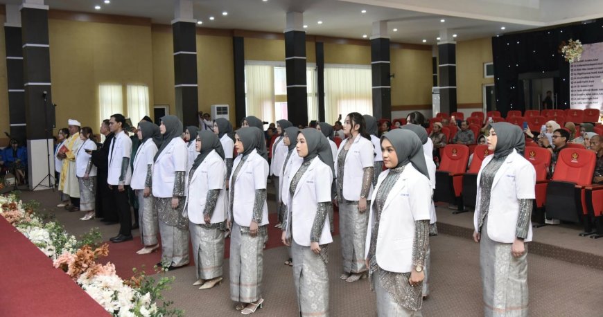 FK Untad Cetak 22 Dokter Baru