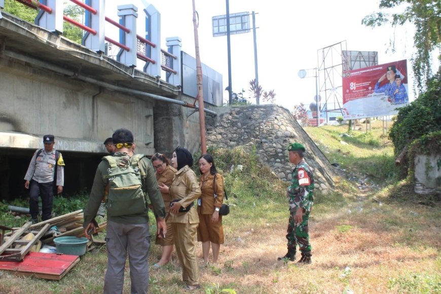 Satpol PP Tertibkan Sejumlah Bangunan Liar