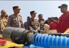 Yonif 714/SM Sigap Padamkan Kebakaran Hutan di Desa Tangkura