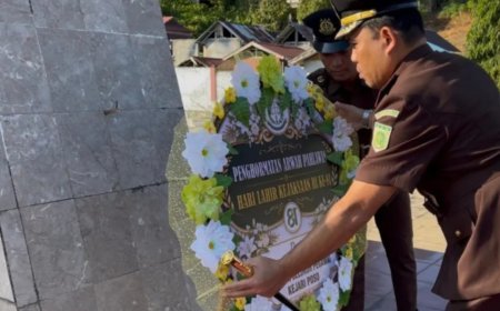 Peringati Hari Lahir Kejaksaan, Kejari Poso Ziarah di TMP Kawua