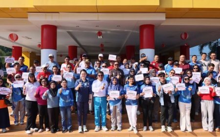 Bupati Poso Serahkan Hadiah Lomba Semarak Kemerdekaan