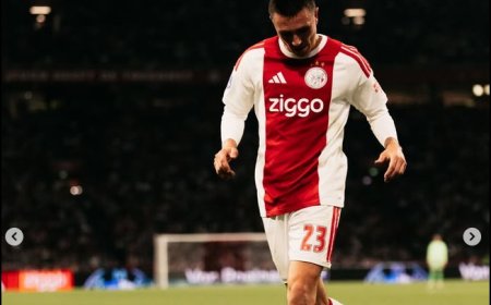 Maarten Paes dan Nathan Tjoe-A-On Tampil saat Ajax Hantam Willem II