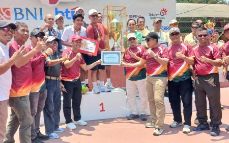 Tuan Rumah Pertahankan Piala Turnamen Tenis Rektor Untad Cup