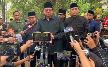 SBY Kenang Sumbang Lukisan Bersama Guruh di Sebuah Pameran