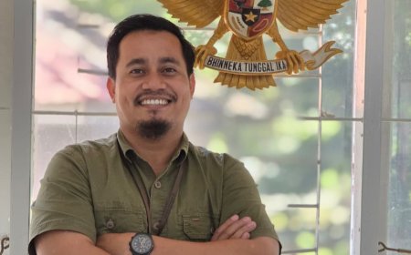 Kekuasaan yang Berdiri di Atas Kertas yang Retak