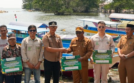 Perkuat Ekonomi Pesisir, IMIP Salurkan 6 Unit Kapal Nelayan