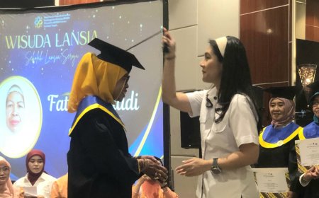 Puluhan Lansia Wisuda Program Sidaya di Palu