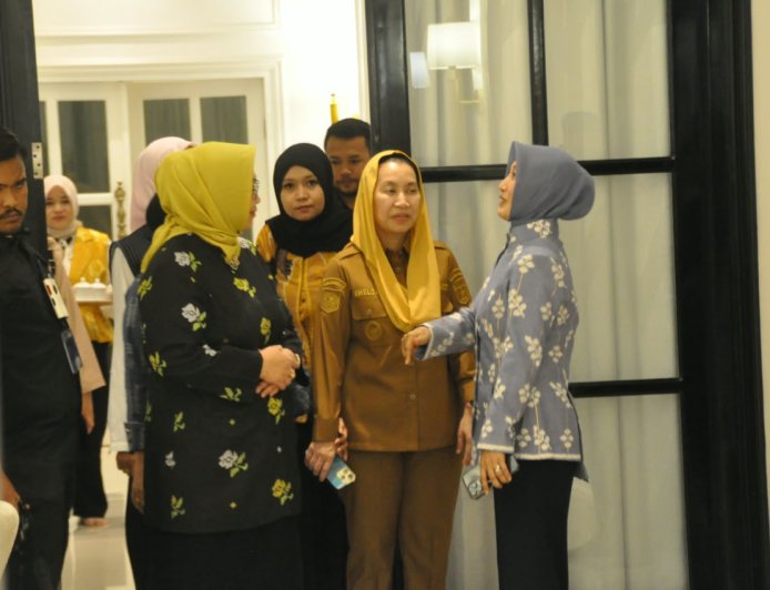 Wawali Turut Sambut Kedatangan Istri Menteri ESDM di Palu