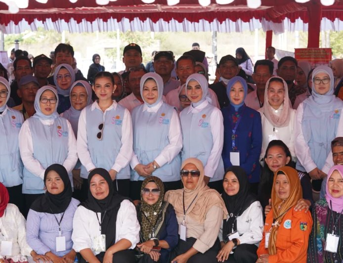 Selvi Gibran Ajak Warga Pilih Sampah dari Rumah
