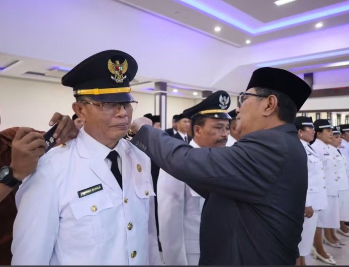 Suharto Kandar Lantik 69 Pejabat Pemkab Poso