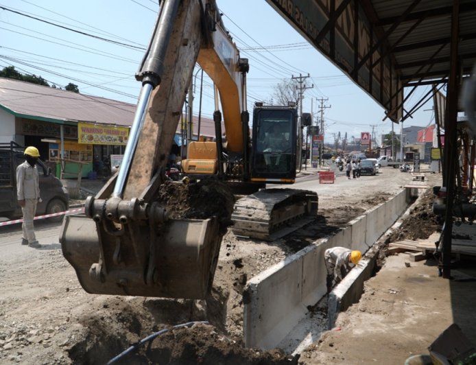 IMIP Benahi 9 Km Drainase Trans Sulawesi, 3.200 U-ditch Terpasang di Bahodopi