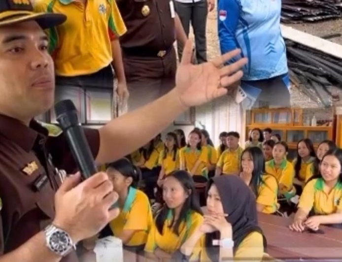 JMS Kejari Poso Gelar JMS di Kelas Darurat SMAN 1 Pamona Selatan