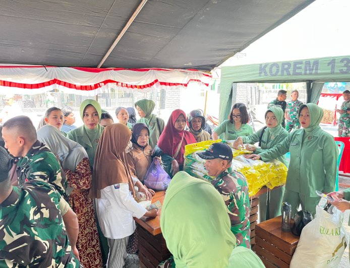Bazar Murah Kodim 1307/Poso Semarakkan HUT TNI ke-81