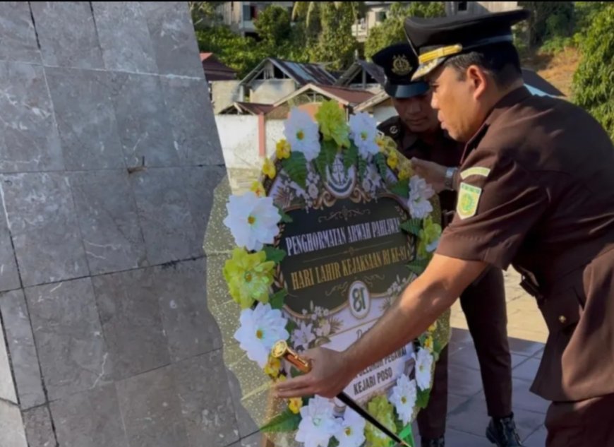 Peringati Hari Lahir Kejaksaan, Kejari Poso Ziarah di TMP Kawua