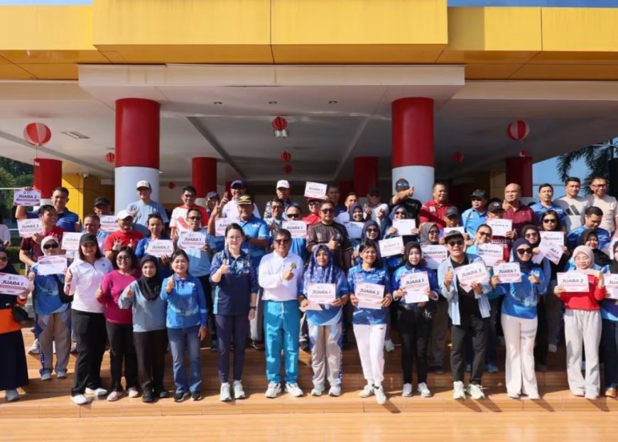 Bupati Poso Serahkan Hadiah Lomba Semarak Kemerdekaan
