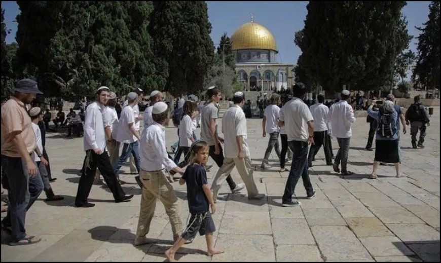 Ratusan Pemukim Israel Serbu Masjid Al Aqsa