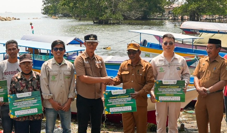 Perkuat Ekonomi Pesisir, IMIP Salurkan 6 Unit Kapal Nelayan