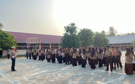 Edukasi Keselamatan Berlalu Lintas di SMAN 4, Satlantas Polres Tekankan Pentingnya Helm Standar