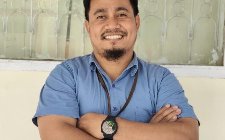 Kertas yang Retak, Palu yang Berpaling