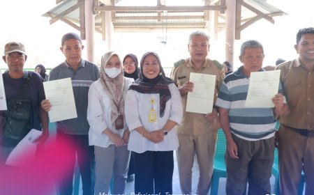Penyerahan 99 Sertipikat PTSL di Kelurahan Balaroa
