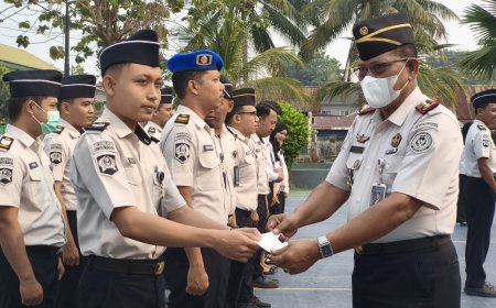 Karutan Poso Bagikan Masker Antisipasi Dampak Asap Karhutla