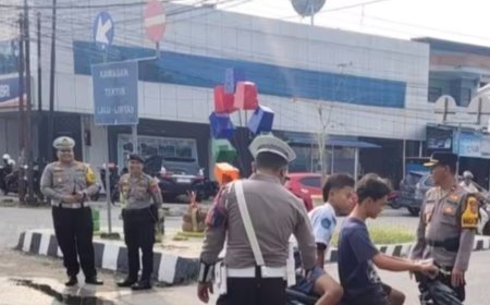 Wakapolres Poso Turun Langsung Atur Lalu Lintas