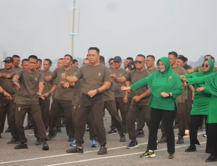 Rajut Kebersamaan di Tanggul Boneka, Prajurit dan Persit Kodim Poso Olahraga Bareng